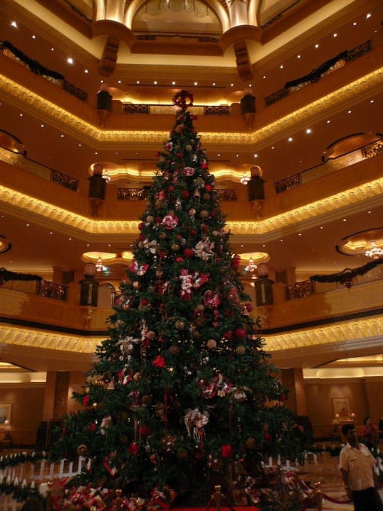 Lobby mit Weihnachtsbaum Emirates Palace Mandarin Oriental