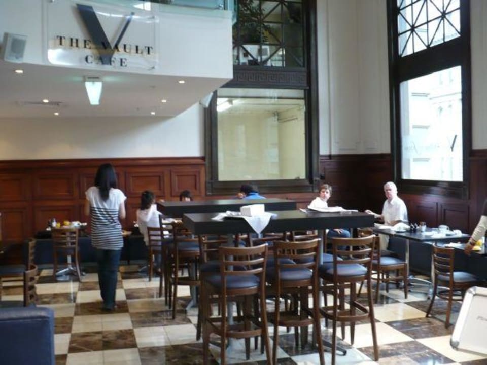 Kontinentales Frühstück Quality Hotel Batman's Hill on Collins