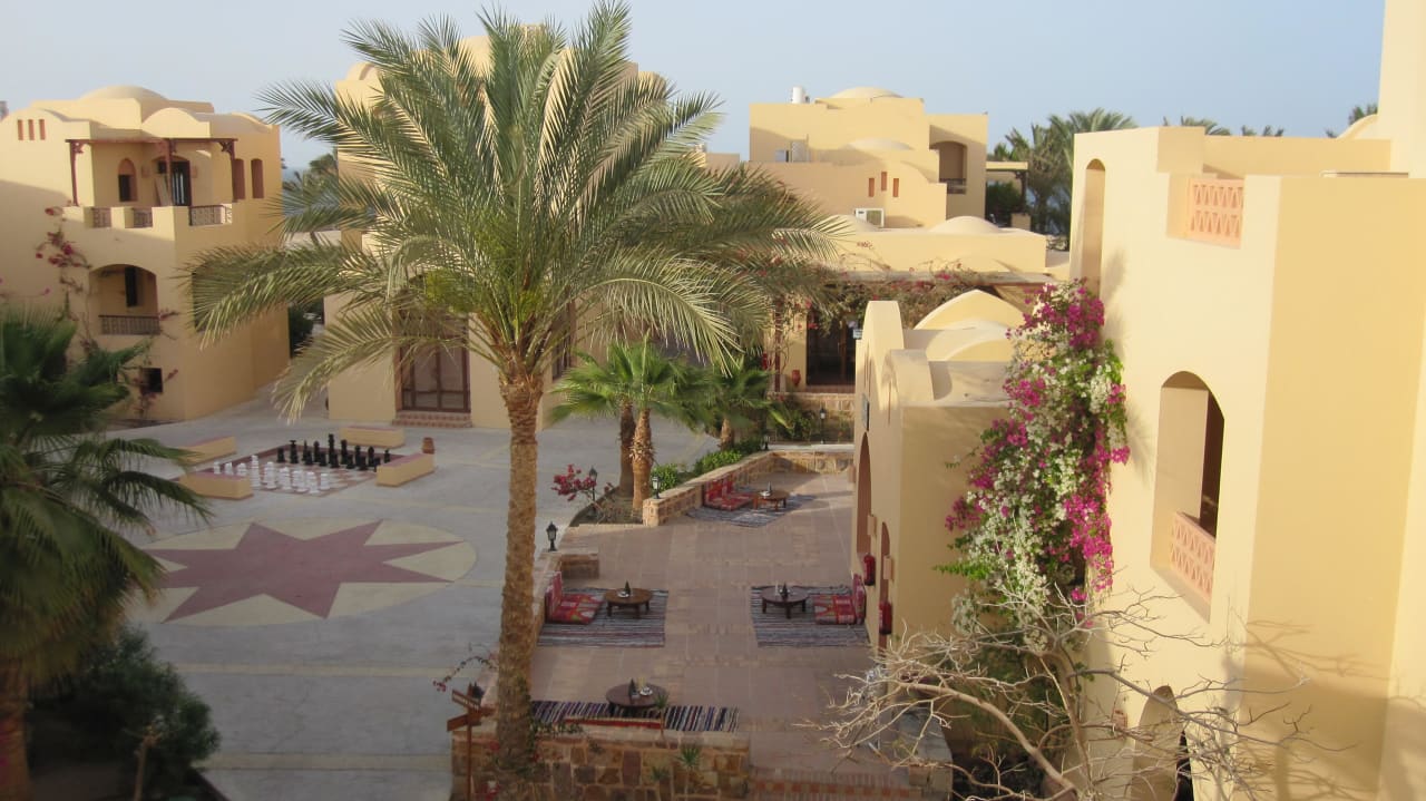 Rechts - orientalisches Cafe Steigenberger Coraya Beach - Adults only