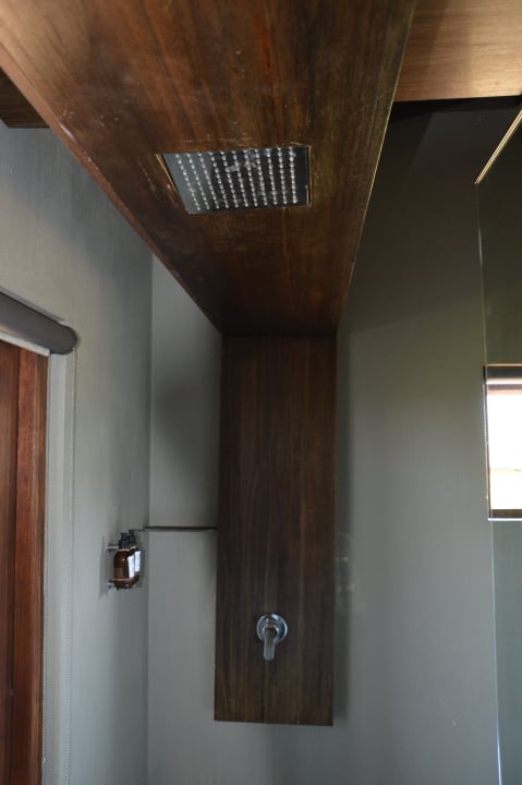 Dusche Rhino Ridge Safari Lodge