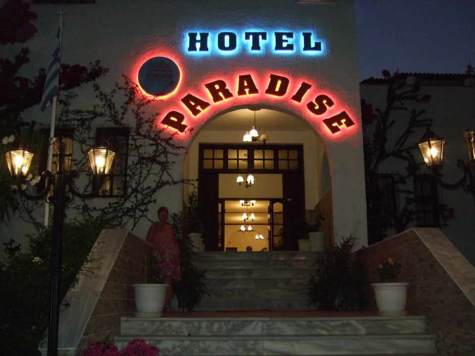 Hotel Paradise at night Hotel Paradise