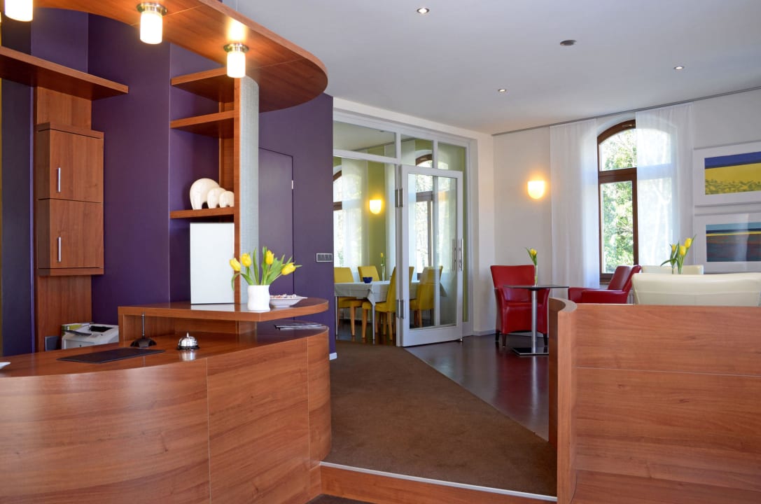 Rezeption Hotel Fürstenhof am Bauhaus