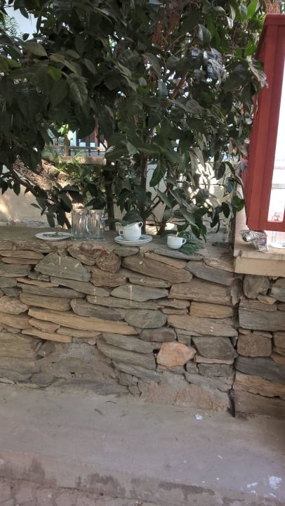 Dreckiges Geschirr Teos Village