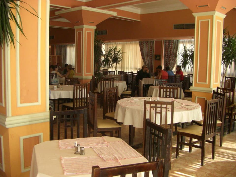 Restaurant Eagles Paradise Abu Soma