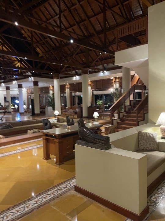 Lobby Hotel The Leela Kovalam Beach