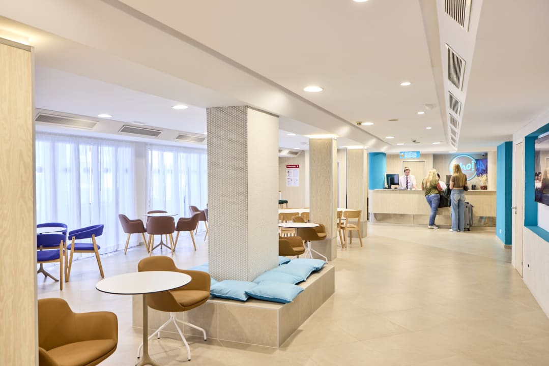 Lobby Ahoi! Urban Beach Hotel