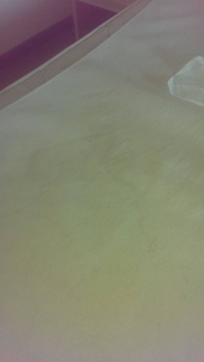 Urin oder sonst was für Flecken auf dem Bett  Park Hotel Golden Beach