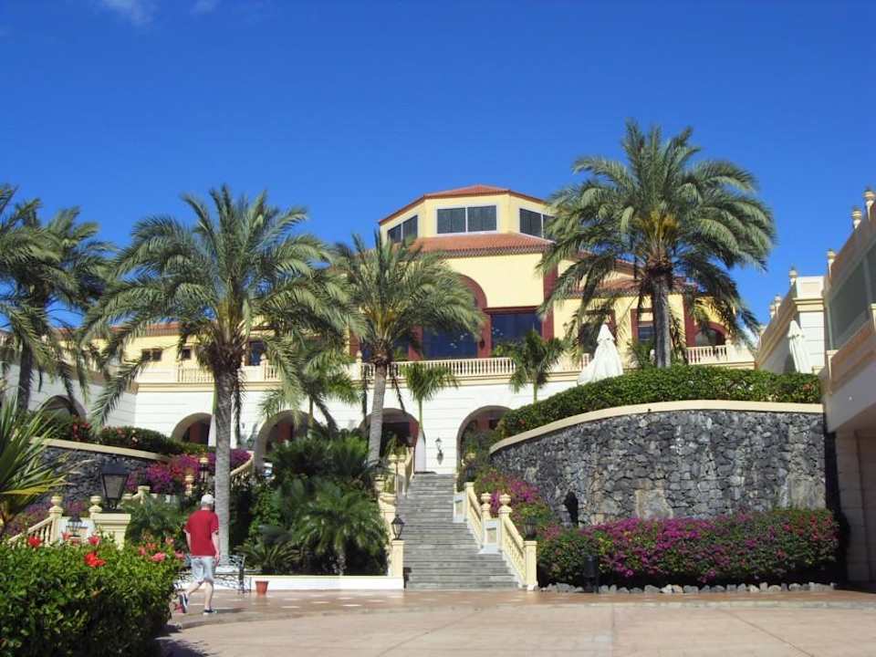 Blick aus dem Garten zur Lobby Bahia Principe Sunlight Costa Adeje