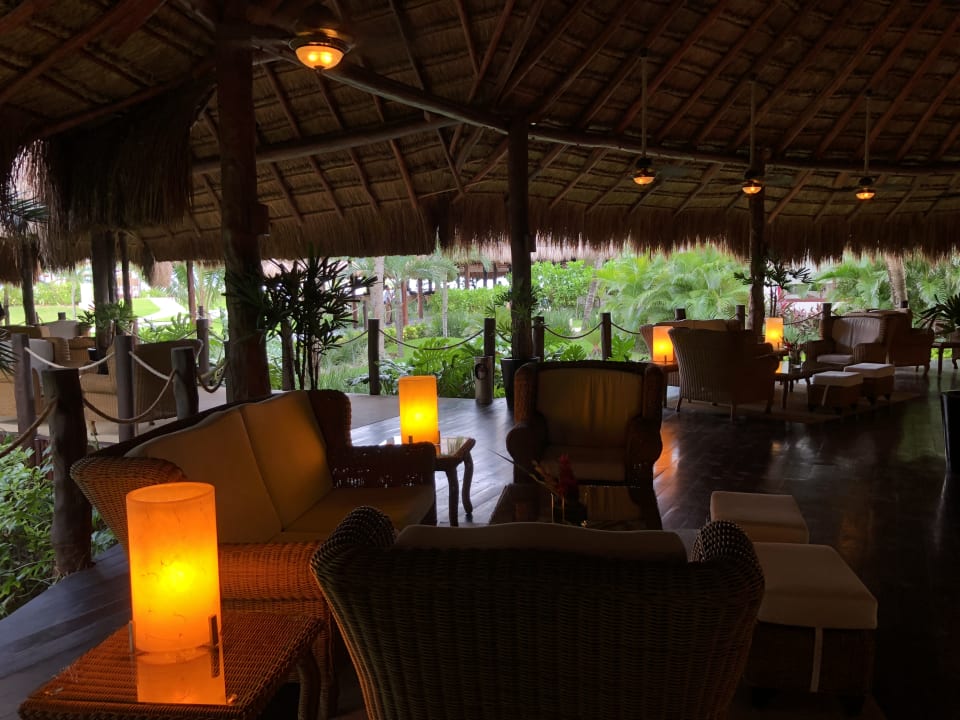 Lobby Akumal Bay Beach & Wellness Resort