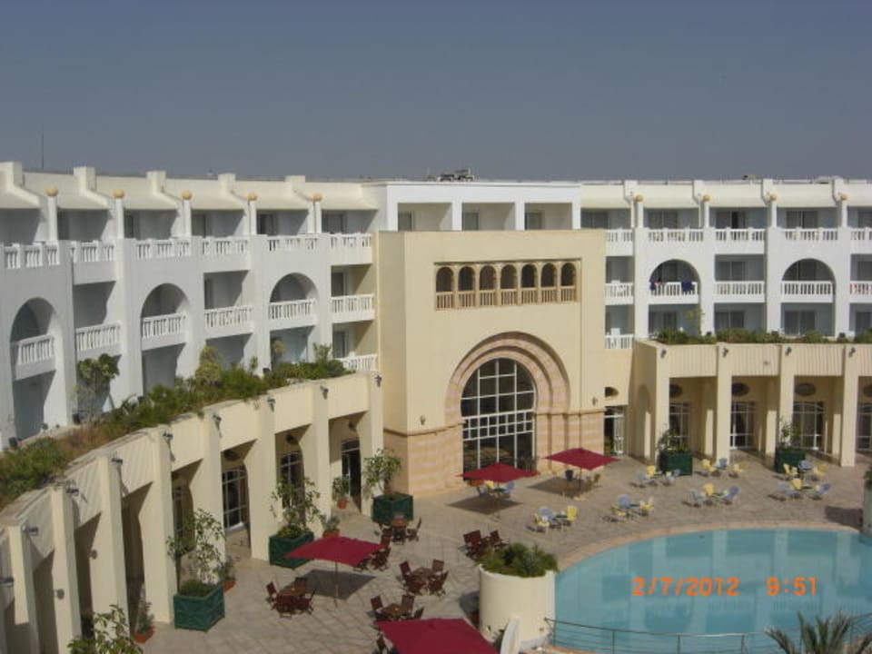 Aussenbereich zum gemütlichen Sitzen Medina Solaria & Thalasso