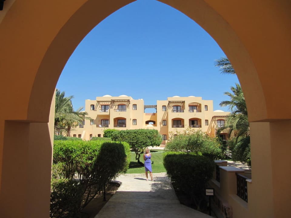 Durchgang zu den Zimmern Steigenberger Coraya Beach - Adults only