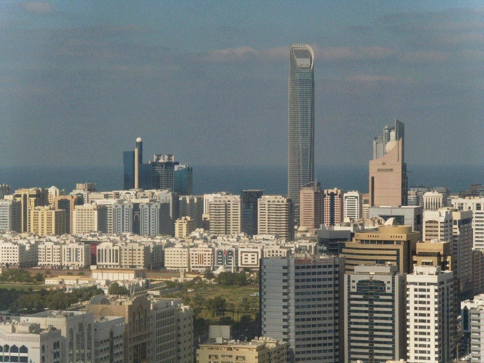 Ausblick aus Zimmer 21. Etage bzw. Pool 31. Etage Grand Millennium Al Wahda Abu Dhabi