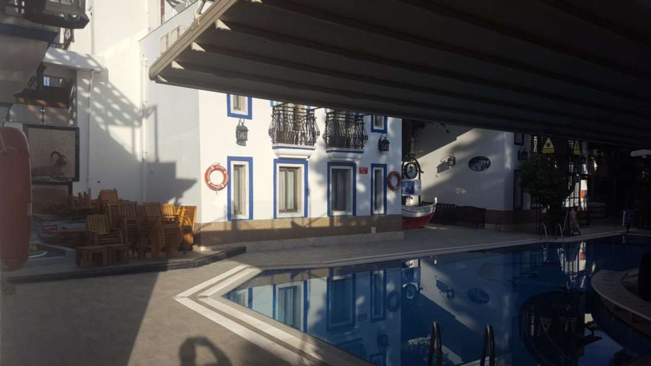 Pool Hotel Istankoy