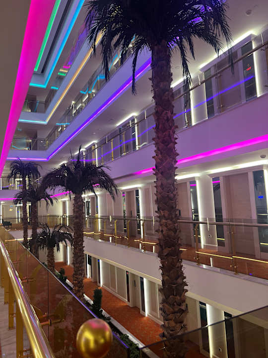 Lobby Azura Deluxe Resort & Spa Hotel