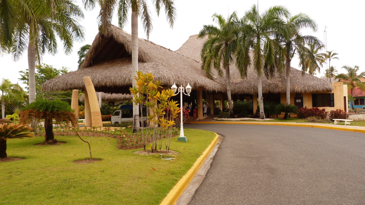 Hoteleingang Punta Cana Princess All Suites Resort & Spa