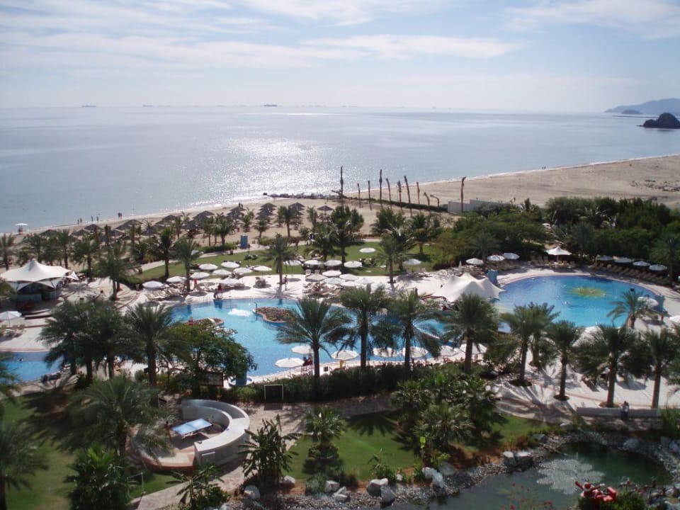 Hotelanlage von oben Hotel Le Meridien Al Aqah Beach Resort