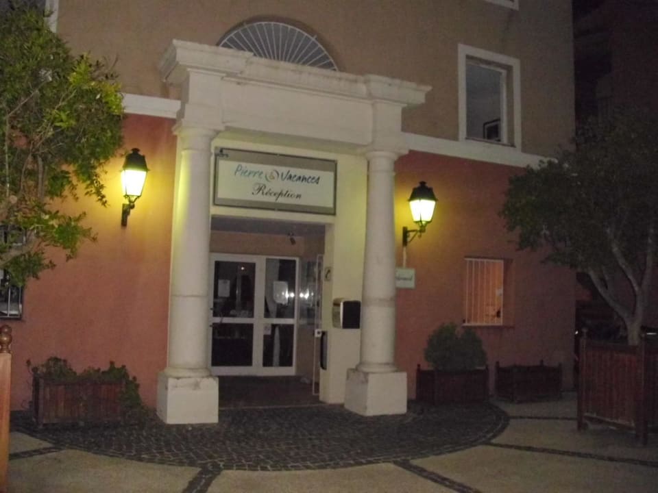 Eingang Pierre & Vacances Residenz Les Rivages de Coudoulière