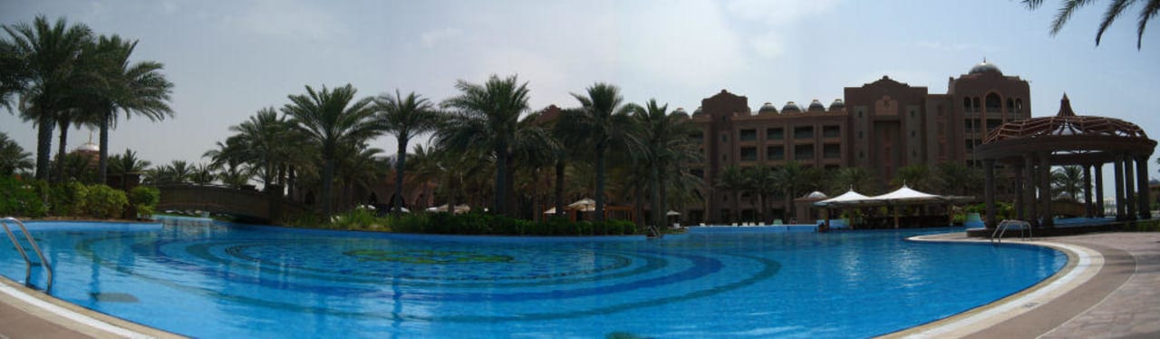 Emirates Palace, Pool am „east wing“ Emirates Palace Mandarin Oriental
