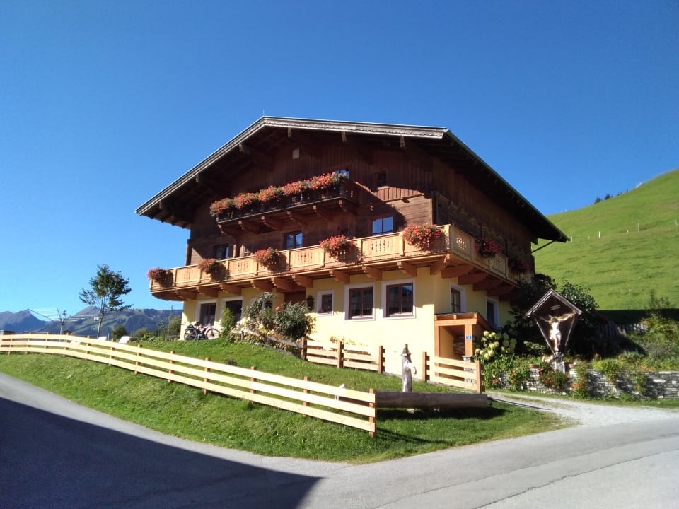 Außenansicht Bauernhof Unterviehhausbauer Familie Hettegger