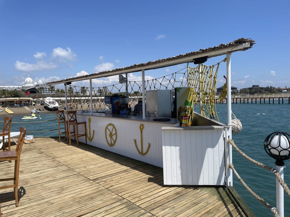 Strand Saturn Palace Resort Hotel