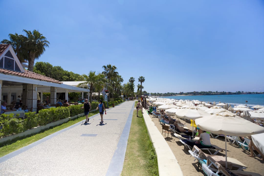 Strandpromonade, Blick auf die Altstadt in Side  Side Star Beach