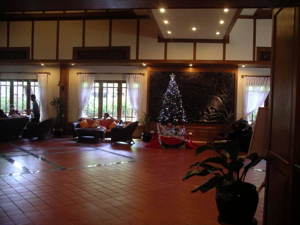 Foyer mit Weihnachtsbaum Best Western Premier Bangtao Beach Resort & Spa