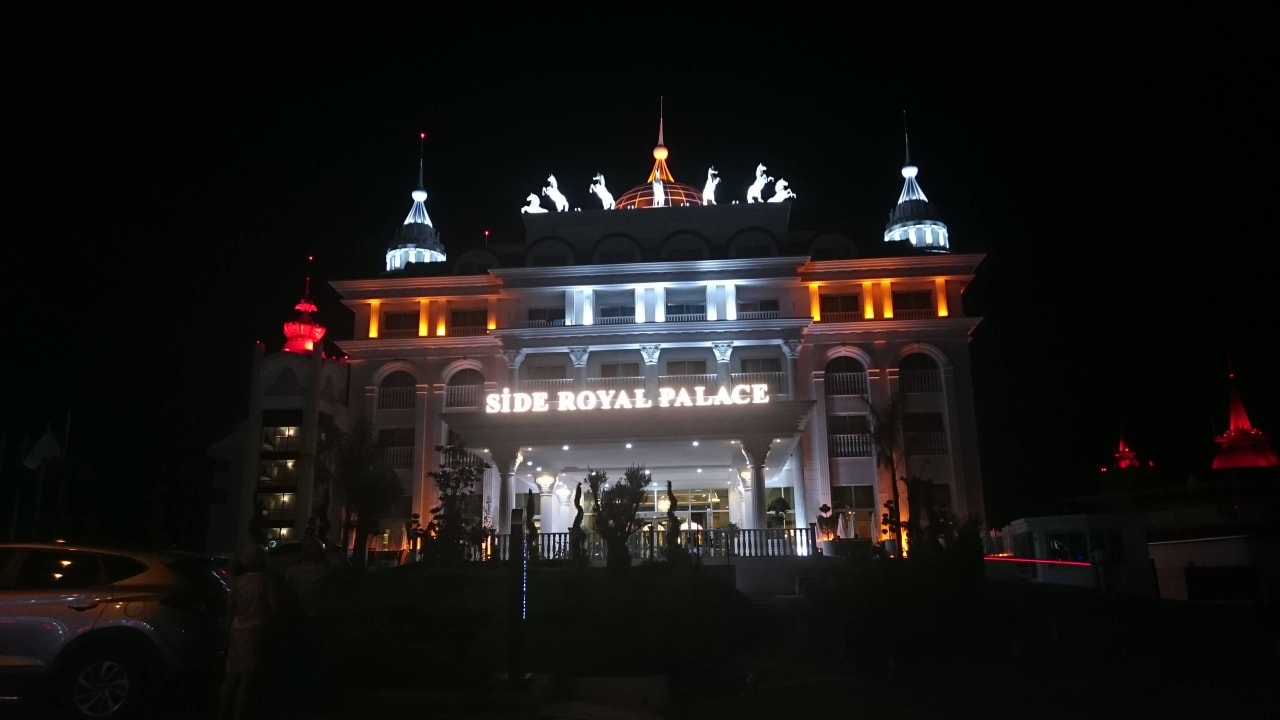 Hotelansicht Side Royal Palace bei Nacht Side Royal Palace Hotel & Spa