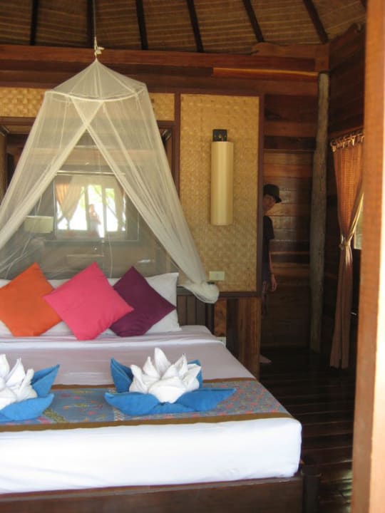 So sieht's im Zimmer aus, wenn man ankommt Hotel Thapwarin Resort