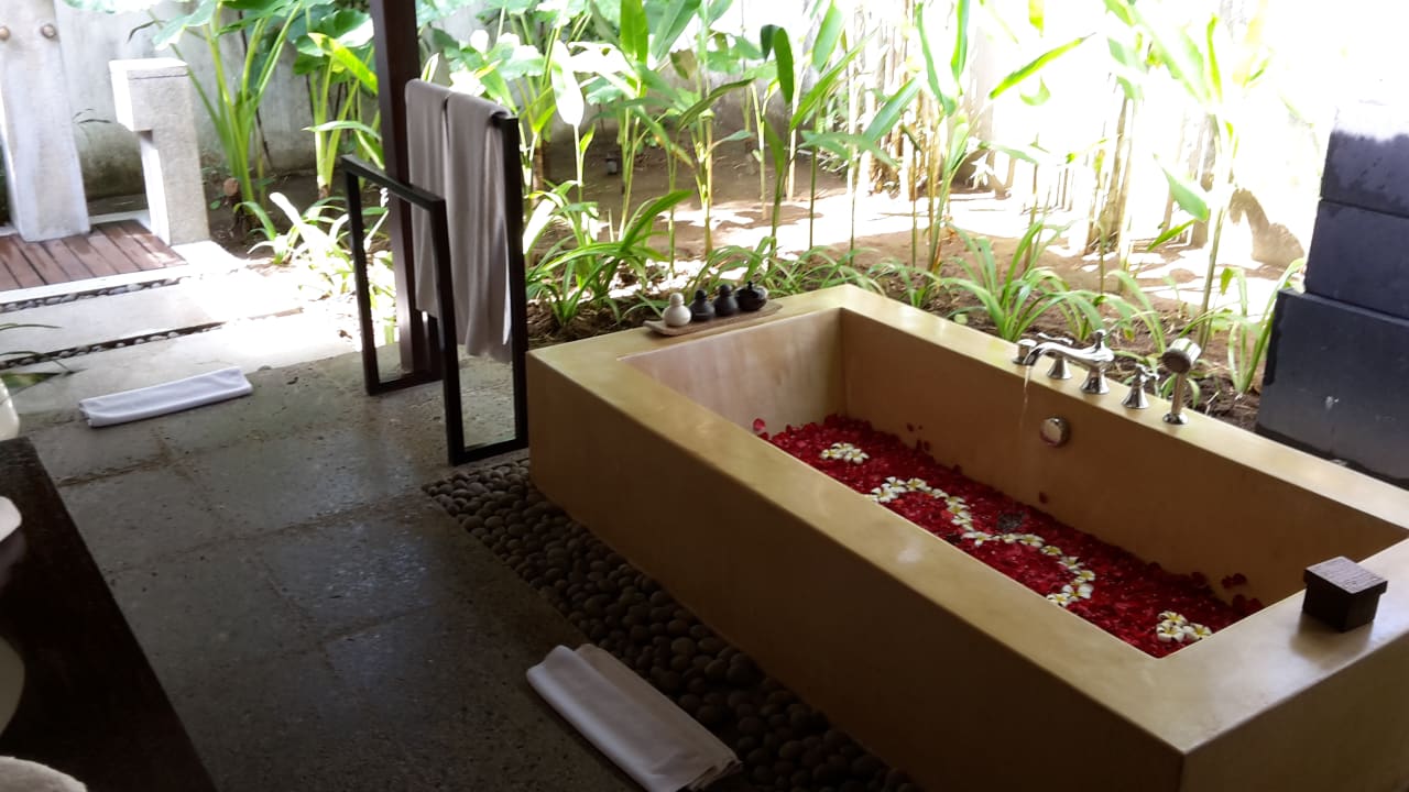 Blütenbad Kayumanis Jimbaran Private Estate & Spa