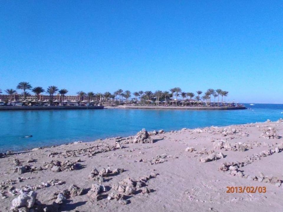 Widok z bezludnej wyspy na molo Arabia Azur Resort