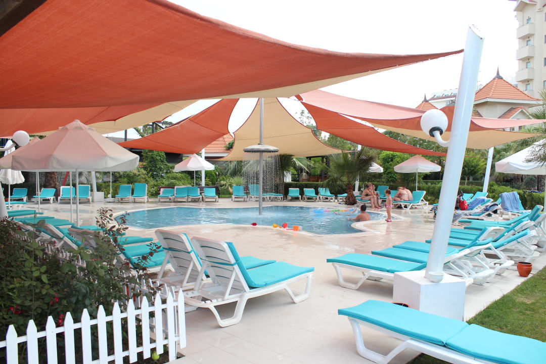 Babypool Side Mare Resort & Spa