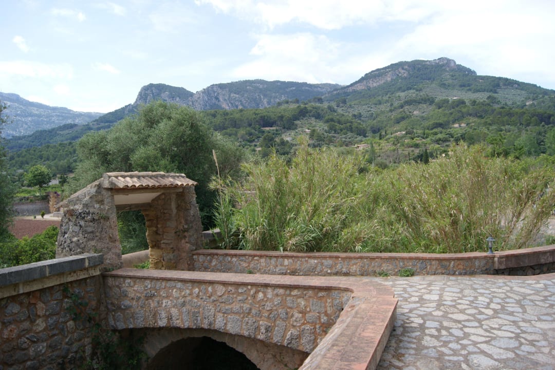 Eine der Wege der Anlage Finca Ca N'Aí