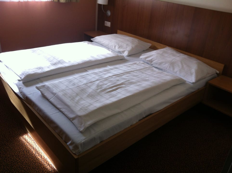 Elternschlafzimmer in den Komfortwohnungen Feriendorf am Maltschacher See