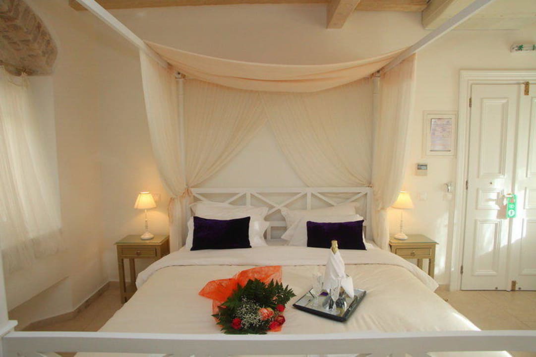 Black & White Suite The Aigli 1800 Luxury Retreat