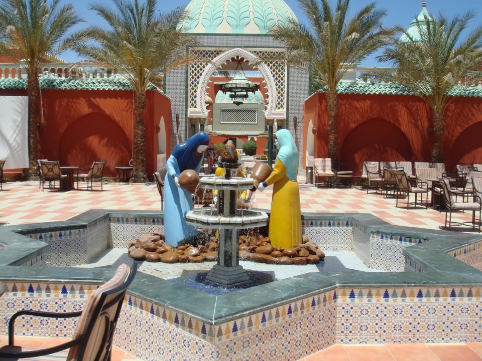Innenhof neben der Rezeption Pickalbatros Alf Leila Wa Leila Resort - Neverland Hurghada