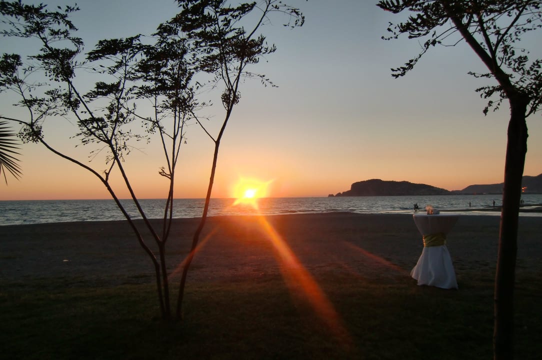 Sonnenuntergang am hoteleigenen Strand Labranda Alantur Resort
