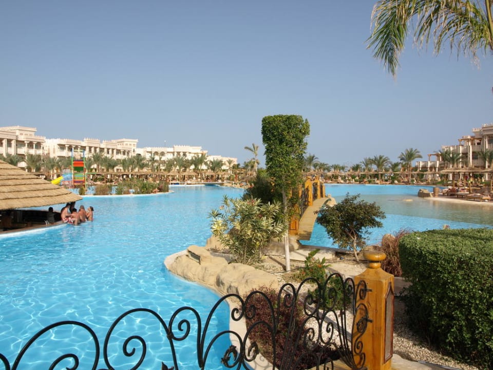 Poollandschaft Beach Albatros Resort