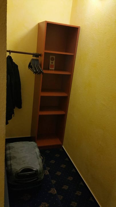 Kleiderschrank Best Western Hotel Windorf