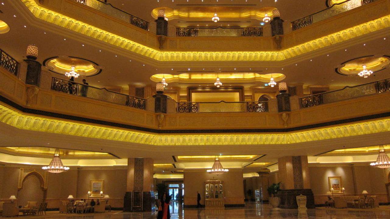 Lobby-Halle mit Kuppel Emirates Palace Mandarin Oriental