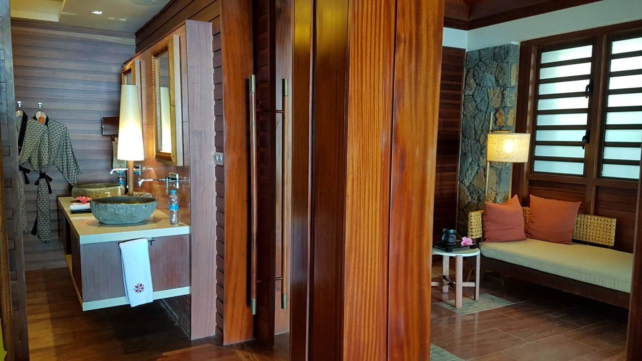 Großzügiges Bad Le Jadis Beach Resort & Wellness Mauritius