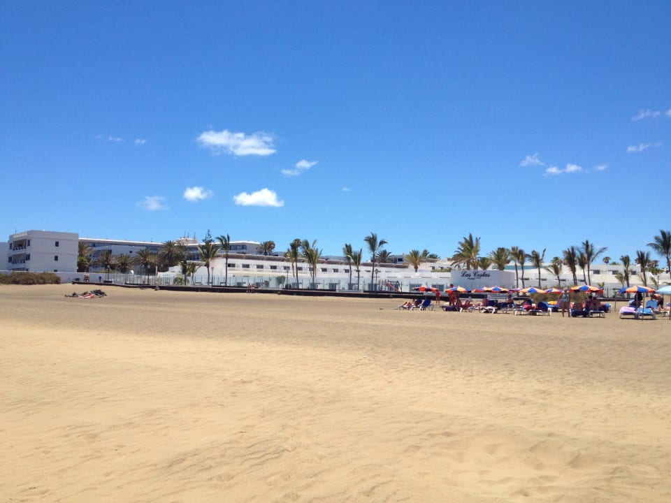 Blick vom Strand zum Hotel Hotel Las Costas