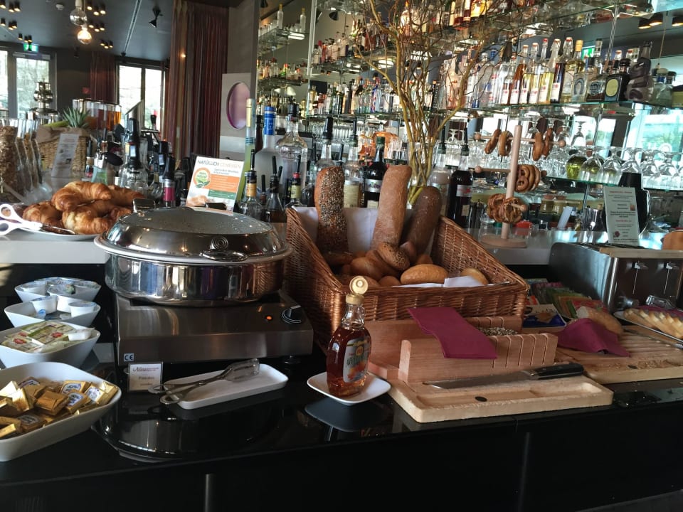 Frühstücks Büffet  Adina Apartment Hotel Berlin Hackescher Markt