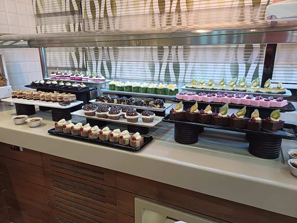 Gastro Saturn Palace Resort Hotel