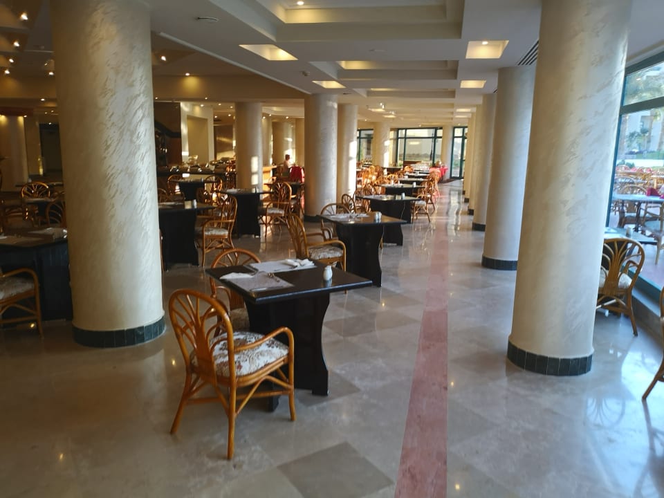 Gastro Moreno Horizon Spa & Resort