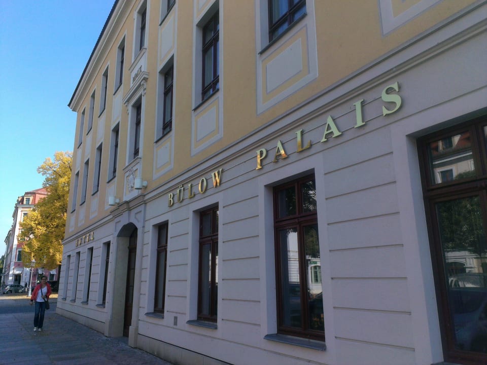 Neuwertige Aussenfassade, repräsentativ Relais & Châteaux Hotel Bülow Palais
