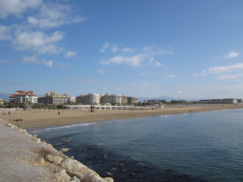 Blick auf den gepflegten Strandabschnitt Aydinbey Kings Palace & Spa