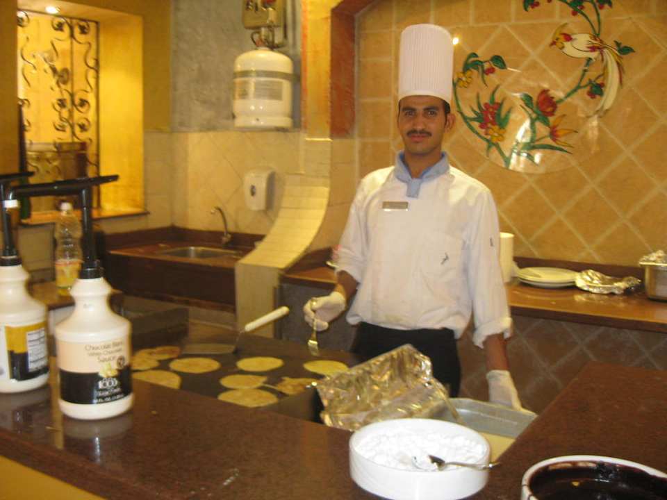 Crêpes zum Frühstück Pickalbatros Alf Leila Wa Leila Resort - Neverland Hurghada