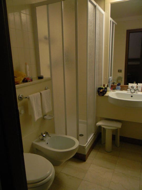 Bad in Mehrbettzimmer Hotel Everest