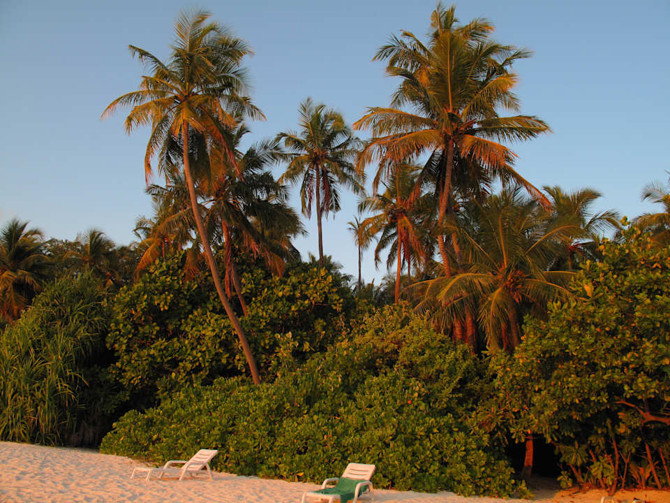 Schon bald geht die Sonne unter Biyadhoo Island Resort