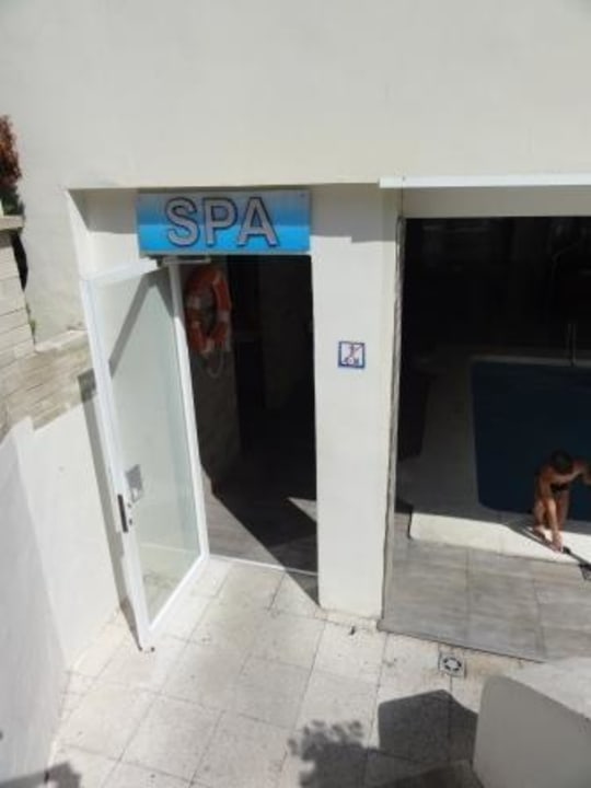 Eingang SPA Bereich Hotel GHT Aquarium & Spa